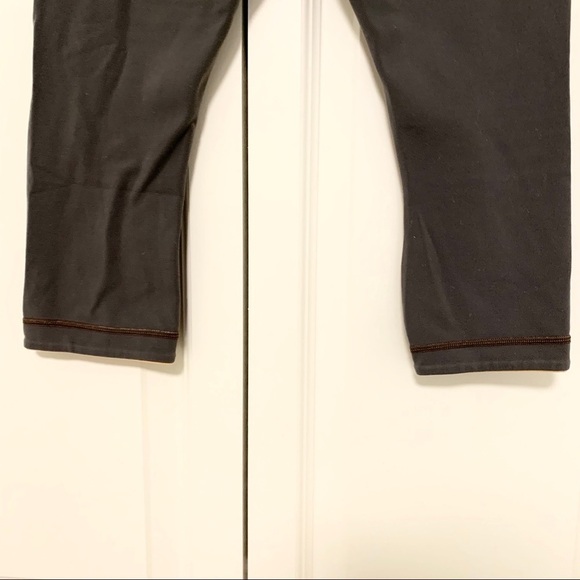 Lululemon Cropped Gray Leggings Size 6 - Picture 4 of 4